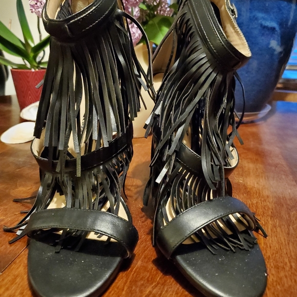 Shoes - Picture 2 of 6